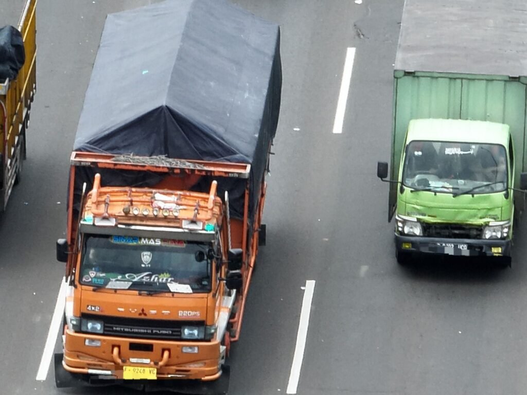 Portal Berita Indonesia dan Dunia Terkini Hari Ini, Update Harian Terbaru, Terlengkap, Tajam, Aktual dan Berimbang. Korlantas Polri Terbangkan ETLE Drone Patrol Presisi di Tol Jakarta - Cikampek Pantau Angkutan Barang Pada Jalur Logistik - Teropong Rakyat