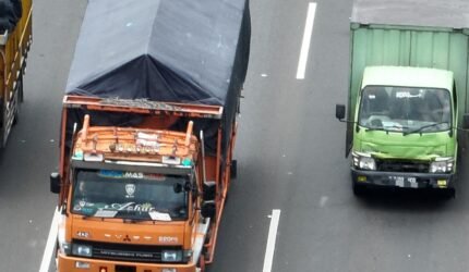 Korlantas Polri Terbangkan ETLE Drone Patrol Presisi di Tol Jakarta - Cikampek Pantau Angkutan Barang Pada Jalur Logistik - Teropong Rakyat