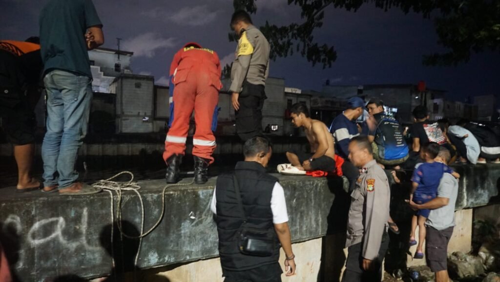 Kejadian Seseorang Tenggelam di Danau Sunter Barat Jembatan Item, Ditemukan Botol Minuman Keras di TKP - Teropong Rakyat