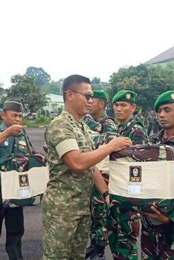 Komandan Kodim 0818/Malang-Batu Serahkan Paket Kaporlap kepada Personel