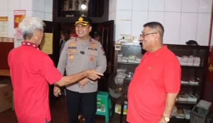 Pastikan Imlek Kondusif, Kapolres Gresik Tinjau Pengamanan di Klenteng Kim Hin Kiong - Teropong Rakyat