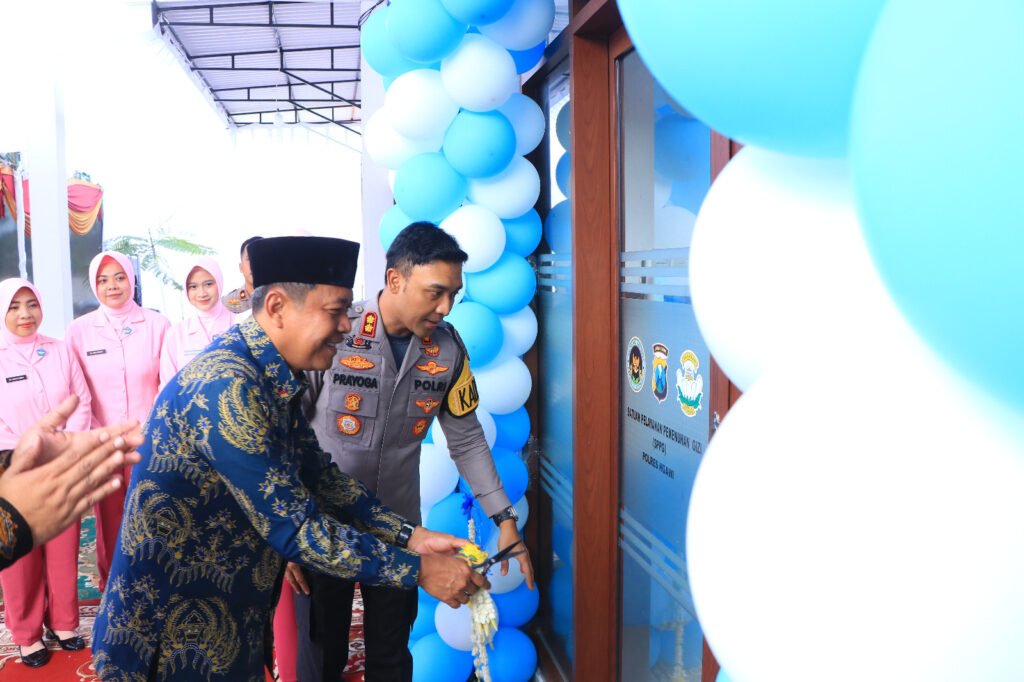 Portal Berita Indonesia dan Dunia Terkini Hari Ini, Update Harian Terbaru, Terlengkap, Tajam, Aktual dan Berimbang. Polres Ngawi Hadirkan SPPG II dan III Dukung Pemenuhan Gizi Wujudkan Generasi Sehat - Teropong Rakyat