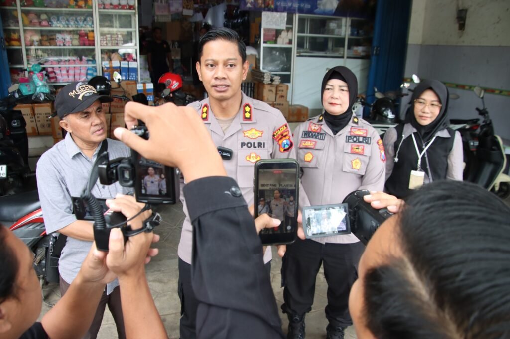Portal Berita Indonesia dan Dunia Terkini Hari Ini, Update Harian Terbaru, Terlengkap, Tajam, Aktual dan Berimbang. Polres Sumenep Larang Warga Bermain Petasan - Teropong Rakyat