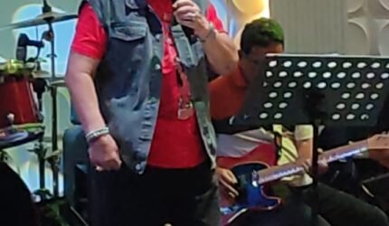 Diusia Senja Penyanyi Legendaris Andy Achmad Semangat Bermusik Tetap Menyala - Teropong Rakyat