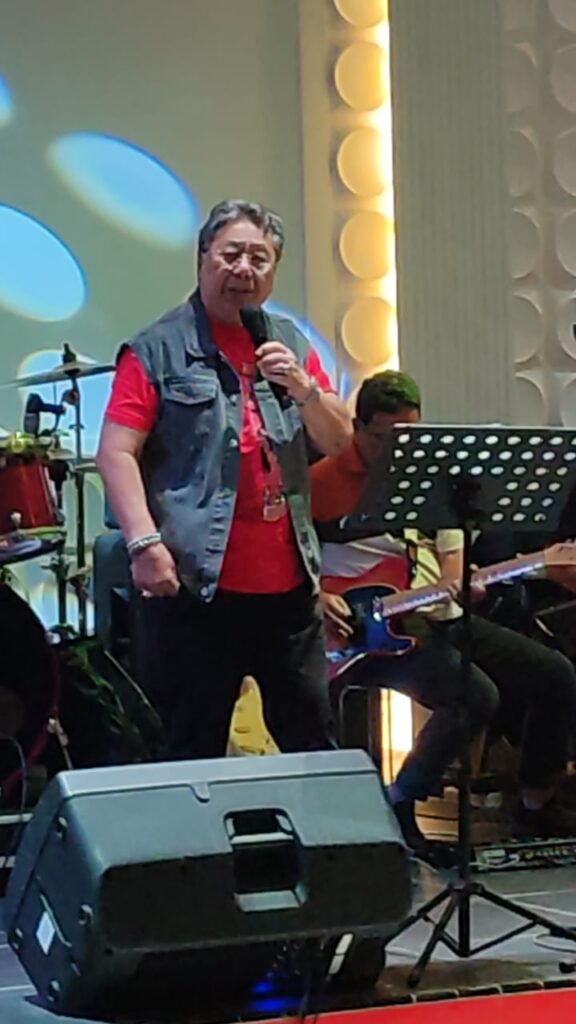 Diusia Senja Penyanyi Legendaris Andy Achmad Semangat Bermusik Tetap Menyala - Teropong Rakyat