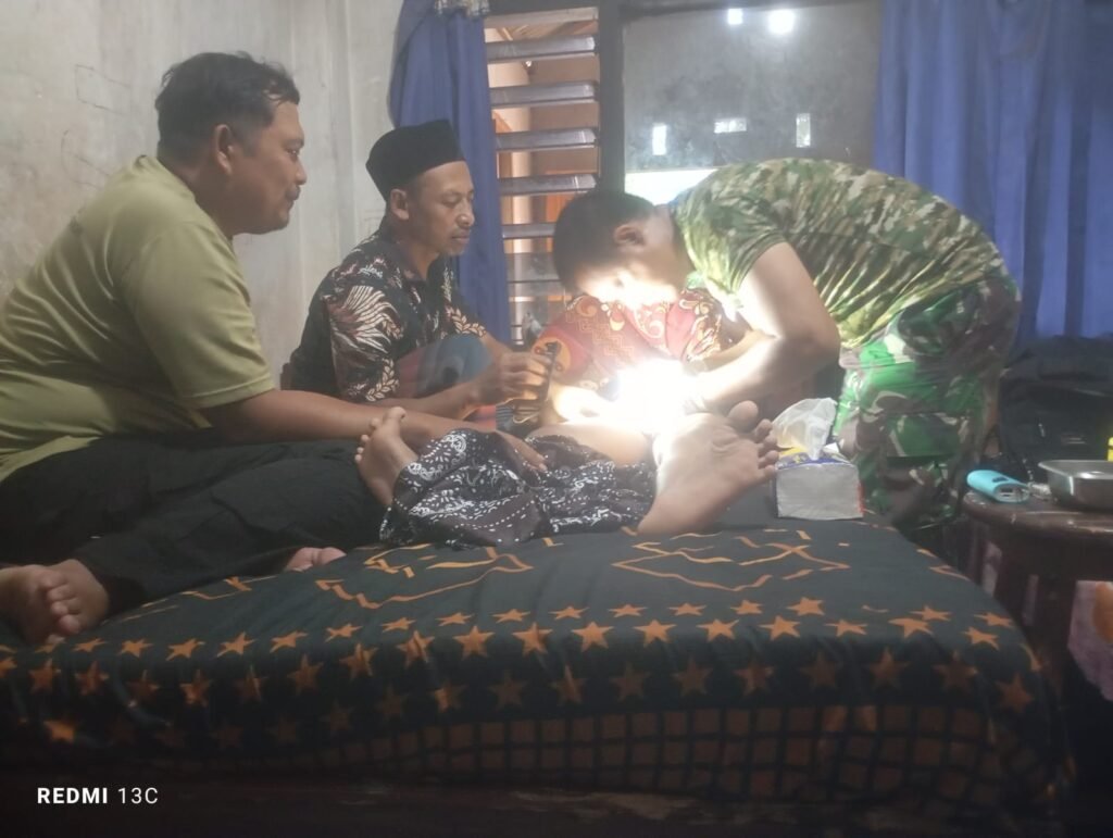Wujud Kepedulian TNI, Koramil 0818/03 Kasembon Sukseskan Khitan Massal Gratis untuk Warga - Teropong Rakyat