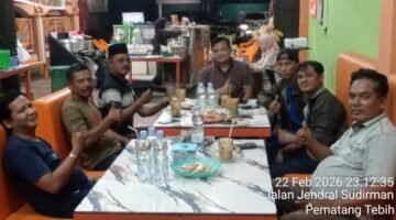 Anggota DPRD Rokan Hulu Dalam Diskusi , Pentingnya Peran Media Dalam Merawat Stabilitas Dan Soroti Konflik Lahan Dan Isu Sosial