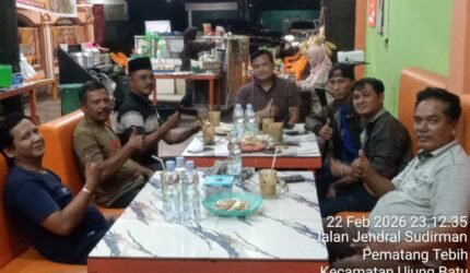 Anggota DPRD Rokan Hulu Dalam Diskusi , Pentingnya Peran Media Dalam Merawat Stabilitas Dan Soroti Konflik Lahan Dan Isu Sosial - Teropong Rakyat