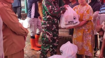 Bupati Malang Tinjau Lokasi Puting Beliung di Rejoyoso, 15 Rumah Terdampak Terima Bantuan