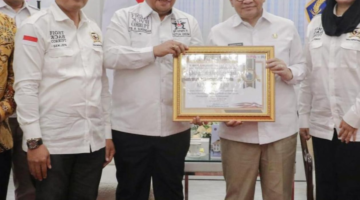 Pramono Anung Raih BPIKPNPARI Award, Bukti Kepemimpinan Berorientasi Pelayanan Publik