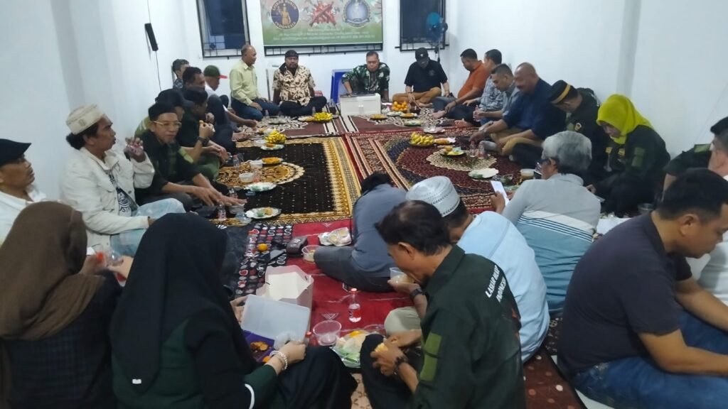 Portal Berita Indonesia dan Dunia Terkini Hari Ini, Update Harian Terbaru, Terlengkap, Tajam, Aktual dan Berimbang. LHI Gelar Buka Puasa Bersama, Satukan Persepsi Tangani Perkara dan Bantu Masyarakat - Teropong Rakyat