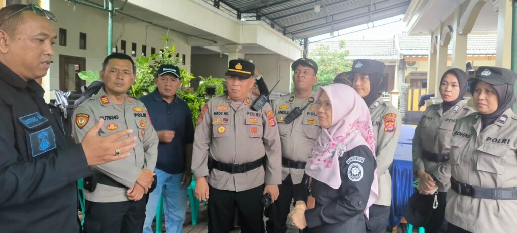 Portal Berita Indonesia dan Dunia Terkini Hari Ini, Update Harian Terbaru, Terlengkap, Tajam, Aktual dan Berimbang. Kuasa Hukum ASTIKA WAHYU AJI, SH., M.PSI.T Bersama LBH Putra Bhayangkara Mengecam Penyembunyian Aset Eksekusi Oleh Termohon HS - Teropong Rakyat