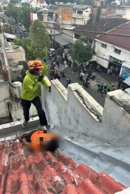 Perbaiki Genteng Rumah Warga, Tukang Asal Pakisaji Ditemukan Tewas di Atap