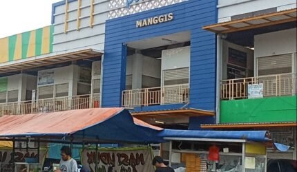 Pasar Manggis Sepih, Pedagang Ditekan Tanpa Solusi, Bahkan Disinyalir Ancam  Putus Listrik dan Tutup Tempat Usaha - Teropong Rakyat