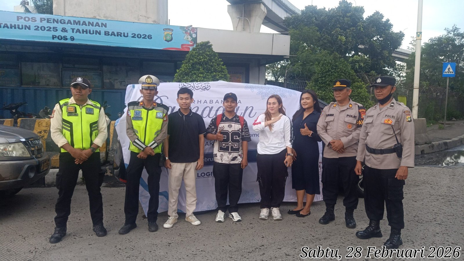 Marhaban Ya Ramadhan: Klub Logindo Gelar Aksi Berbagi Takjil di Sekitar Pelabuhan Tanjung Priok - Teropong Rakyat