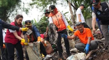 Pemkot Jakarta Barat Gelar Kerja Bakti Serentak Jaga Jakarta Bersih di 8 Kecamatan