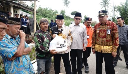 Angin Puting Beliung Terjang Ngadireso, Bupati Malang Serahkan Bantuan untuk Warga Terdampak - Teropong Rakyat