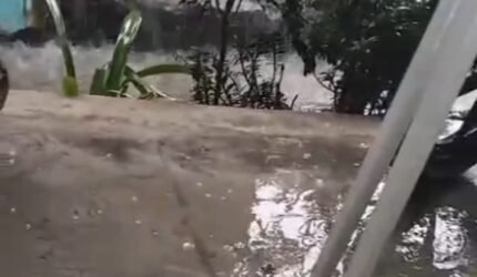 Hujan Es Terjadi di Desa Cilenger, Warga Diimbau Tetap Waspada - Teropong Rakyat