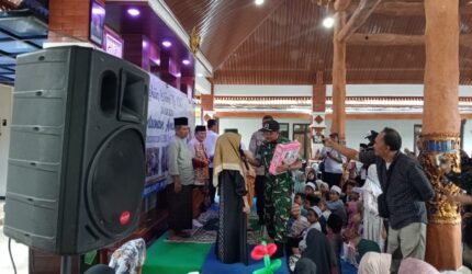 Fatayat NU Bantur dan PT ACA Santuni 316 Anak Yatim dalam Pekan Islami ke-XIX - Teropong Rakyat