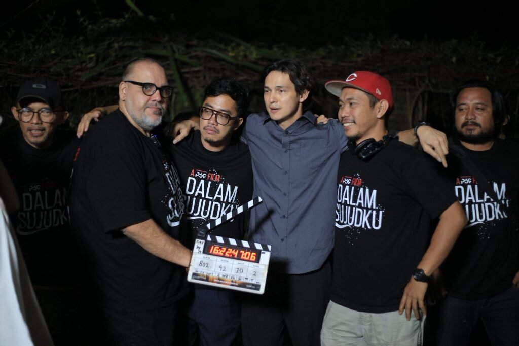 Portal Berita Indonesia dan Dunia Terkini Hari Ini, Update Harian Terbaru, Terlengkap, Tajam, Aktual dan Berimbang. Visualisasi Keluarga Sederhana Dengan Pembelajaran Inspiratif Tentang Arti Kesetiaan Sesungguhnya - Teropong Rakyat