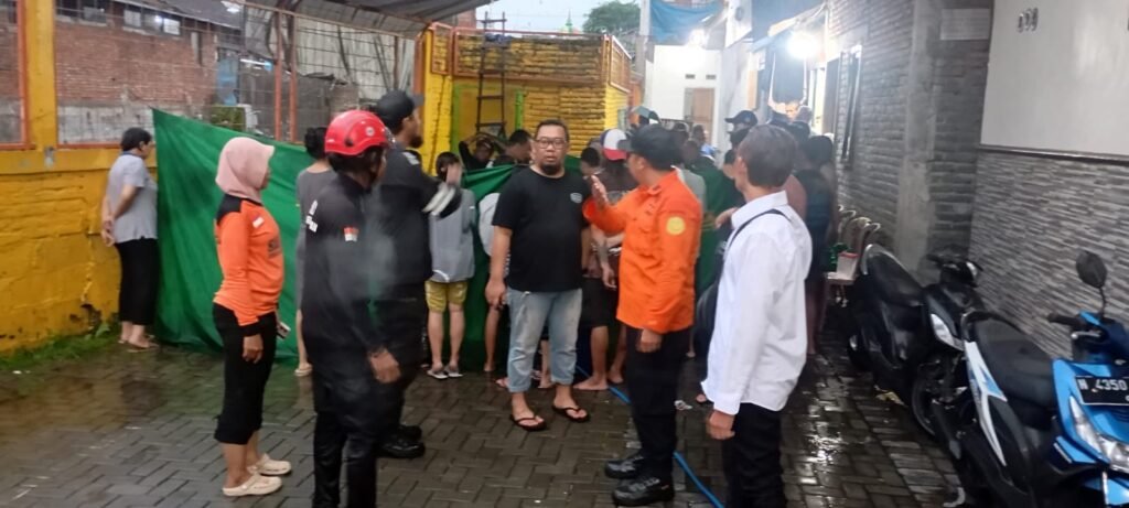 Portal Berita Indonesia dan Dunia Terkini Hari Ini, Update Harian Terbaru, Terlengkap, Tajam, Aktual dan Berimbang. Bocah 6 Tahun Ditemukan Tak Bernyawa di Sungai Kasin, Sempat Terbawa Arus Deras - Teropong Rakyat