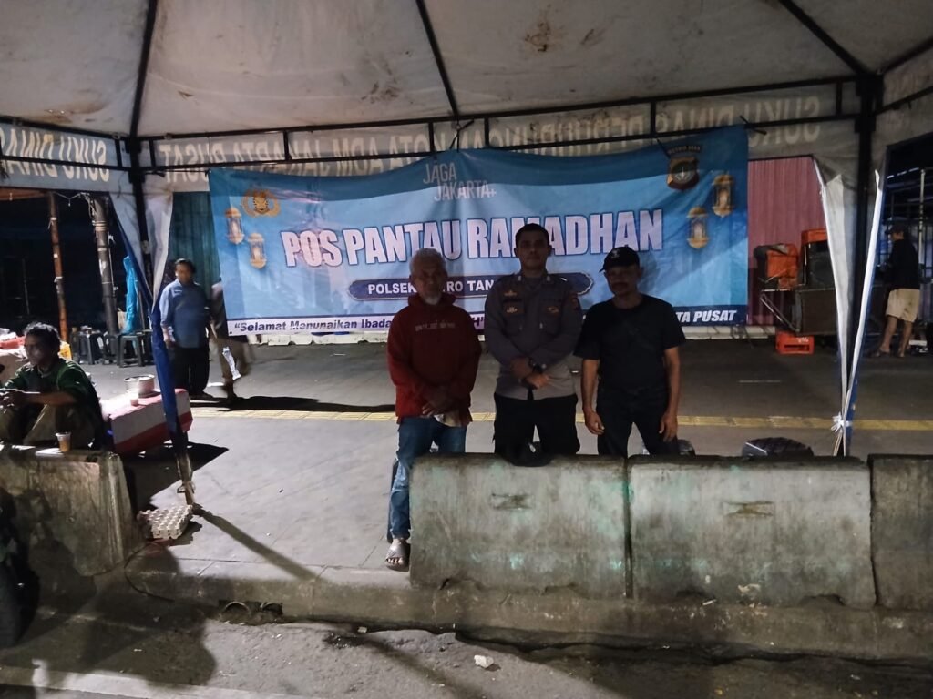 Malam Ke-15 Ramadhan, Pos Pantau Blok F Pasar Tanah Abang Perkuat Sinergitas Polisi dan Warga - Teropong Rakyat
