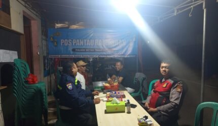 Sinergitas Polisi dan Warga, Pos Pantau Ramadhan RW 09 Petamburan Jaga Kondusifitas Wilayah Malam Ke-15 - Teropong Rakyat
