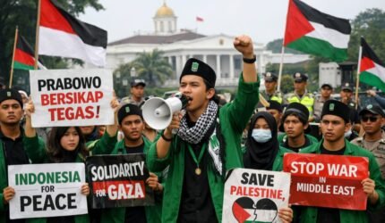 Mahasiswa HMI Kota Bogor Gelar Aksi di Depan Istana, Desak Presiden Bersikap atas Konflik Timur Tengah - Teropong Rakyat