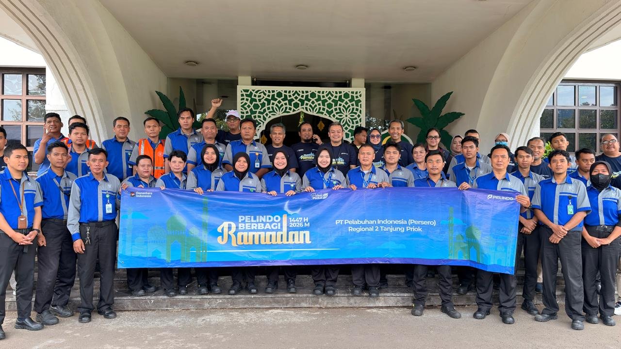 Wujud Kepedulian di Bulan Suci: Pelindo Regional 2 Tanjung Priok Salurkan Bantuan Sembako bagi Ribuan Penerima