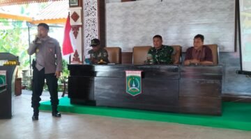 Kapolsek Bantur Sosialisasikan OPS Ketupat Semeru 2026, Pengelola Pantai Diminta Tingkatkan Keamanan Wisata
