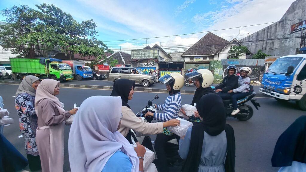 Meningkatkan Spiritualitas dan Kepedulian Sosial, SMAN 2 Menggelar Berbagai Kegiatan di Ramadan 1447 H - Teropong Rakyat