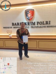Headline Skandal Administrasi Negara "Dari Ijazah ke STPLKB : Rantai Dugaan Pemalsuan Dokumen Bupati Rohil Terbongkar" - Teropong Rakyat