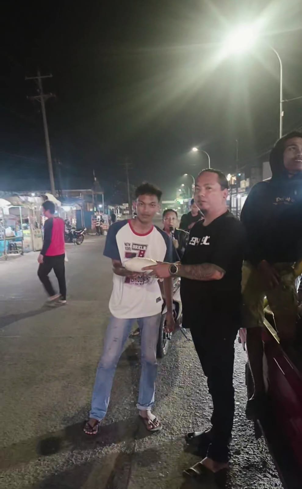 Sedekah Ramadhan 234SC DPC Pemalang: Berbagi Beras dan Saur Bersama untuk Mempererat Tali Persaudaraan - Teropong Rakyat