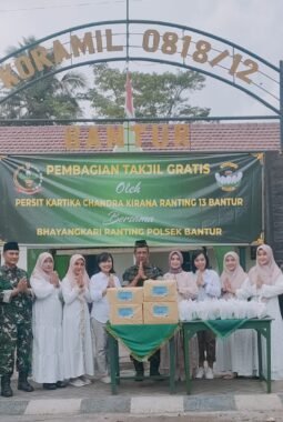 TNI–Polri Kompak Berbagi di Bantur, Ratusan Takjil Dibagikan hingga Buka Puasa Bersama Warga