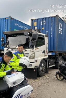 Langgar Pembatasan Operasional, 1.700 Truk Sumbu Tiga Ditindak Polda Jabar
