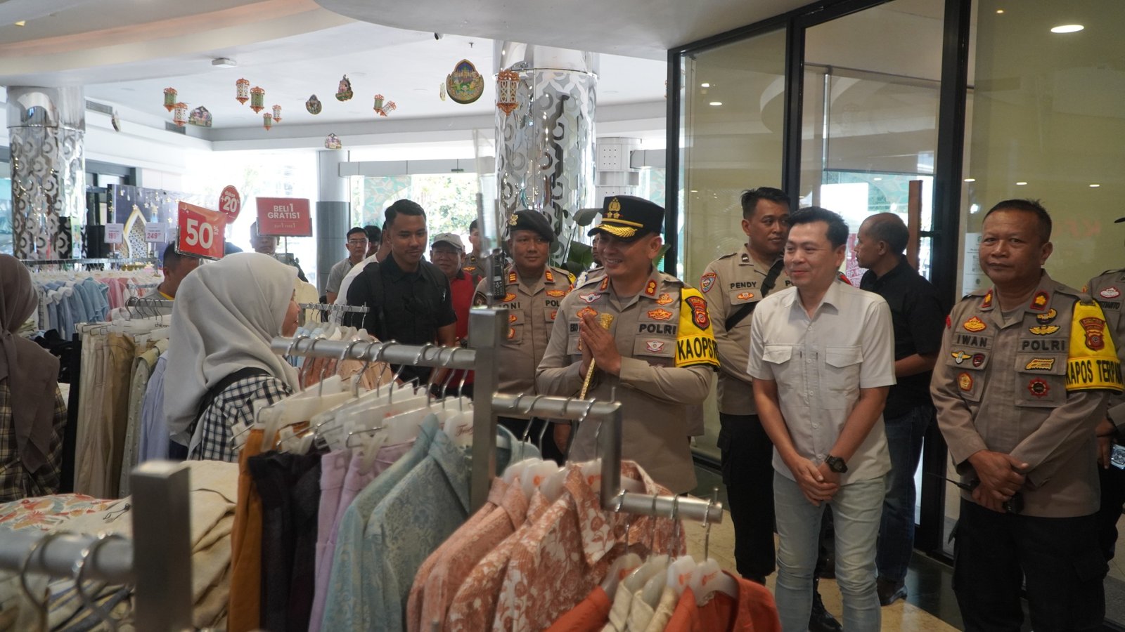 Kapolres Cirebon Kota Cek Langsung Fasilitas dan Aktivitas Pengunjung di Grage Mall - Teropong Rakyat