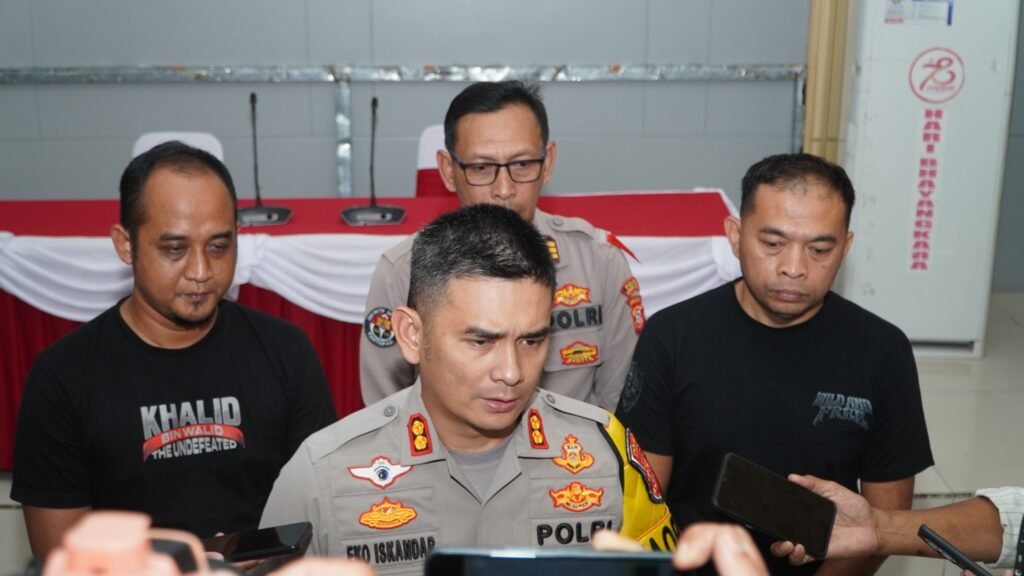 Portal Berita Indonesia dan Dunia Terkini Hari Ini, Update Harian Terbaru, Terlengkap, Tajam, Aktual dan Berimbang. Tragedi Perempuan Hamil di Kamar Kos, Polisi Ungkap Kasus yang Merenggut Dua Nyawa Sekaligus - Teropong Rakyat