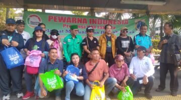 Aksi Sosial Bagi Takjil di Balai Kota: PEWARNA Indonesia DKI Tunjukkan Rasa Kepedulian dan Nasionalisme
