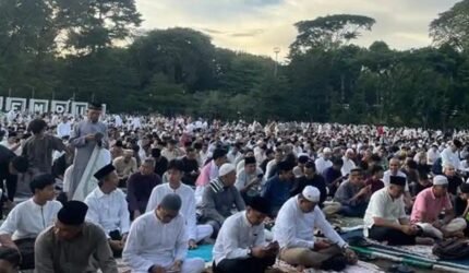 Ribuan Jamaah di Bogor Gelar Salat Idulfitri Lebih Awal di Lapangan Sempur - Teropong Rakyat