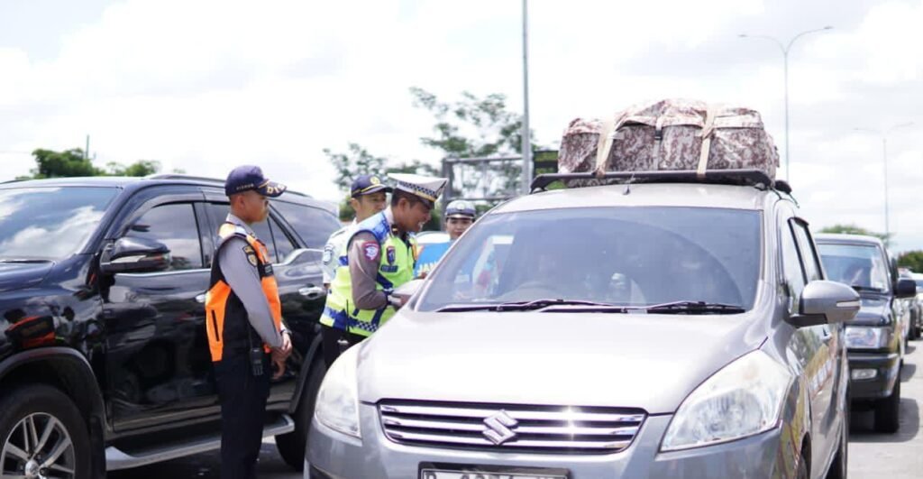 Portal Berita Indonesia dan Dunia Terkini Hari Ini, Update Harian Terbaru, Terlengkap, Tajam, Aktual dan Berimbang. Pemudik Apresiasi Kinerja Polisi, Perjalanan Mudik Lebih Aman dan Lancar - Teropong Rakyat