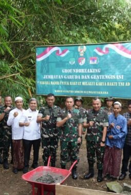 Karya Bakti TNI AD, Pangdam Jaya Mulai Pembangunan Jembatan dan Perbaikan Rumah Warga