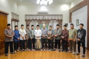 Portal Berita Indonesia dan Dunia Terkini Hari Ini, Update Harian Terbaru, Terlengkap, Tajam, Aktual dan Berimbang. Momentum Lebaran, Pengurus LDII Kota Pasuruan Pererat Tali Silaturahiim Dengan Wali Kota - Teropong Rakyat