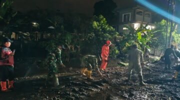 Koramil Bumiaji Bergerak Cepat Tangani Luapan Sungai Krecek, Akses Jalan Antar Dusun di Punten Kembali Terbuka