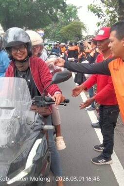 Relawan Kresna 384 Bagikan 250 Takjil di Kebonagung, Rutin Digelar Selama 10 Tahun