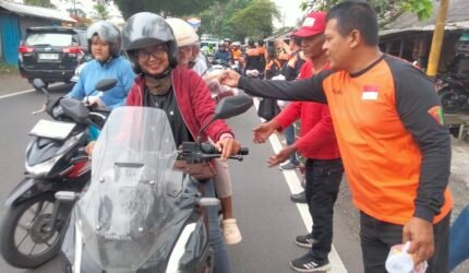 Relawan Kresna 384 Bagikan 250 Takjil di Kebonagung, Rutin Digelar Selama 10 Tahun - Teropong Rakyat