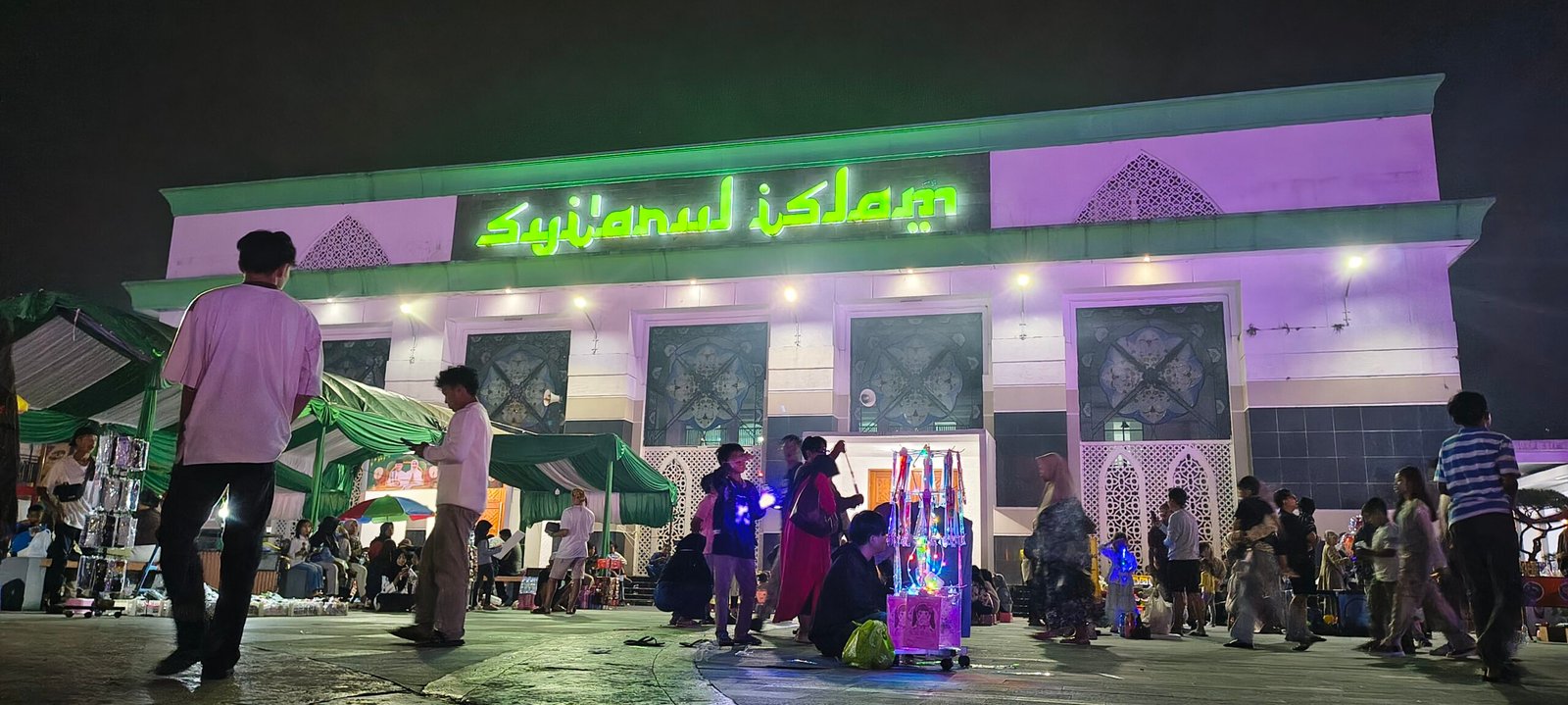 Dari Rekreasi hingga Silaturahmi, Alun-Alun Kuningan Dipadati Pengunjung saat Lebaran