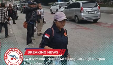 FWJI Bersama Sejumlah Media Bagikan Takjil di Depan Polres Jakarta Utara - Teropong Rakyat