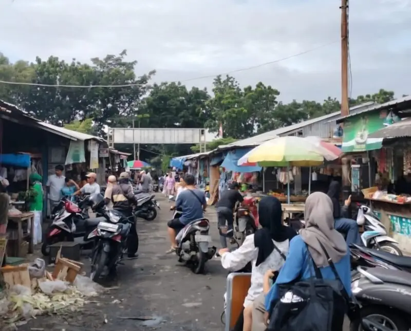 POTRET - skandal pengelolaan aset Pemda DKI mengemuka, Pasar Jabon menjadi sorotan tajam lantaran tak setorkan PAD maupun retribusi pasar. (Foto: Teropongrakyat.co).