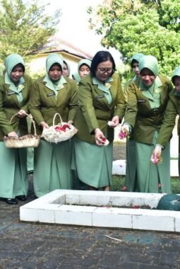 Peringati HUT ke-80 Persit KCK, Persit Kodim 0818 dan Zipur 5 Gelar Ziarah di TMP Prayudha Nirwana