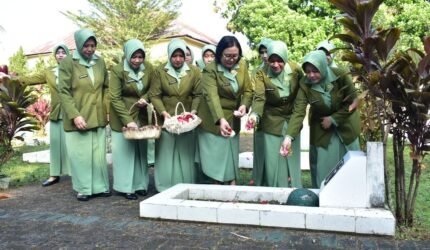 Peringati HUT ke-80 Persit KCK, Persit Kodim 0818 dan Zipur 5 Gelar Ziarah di TMP Prayudha Nirwana - Teropong Rakyat